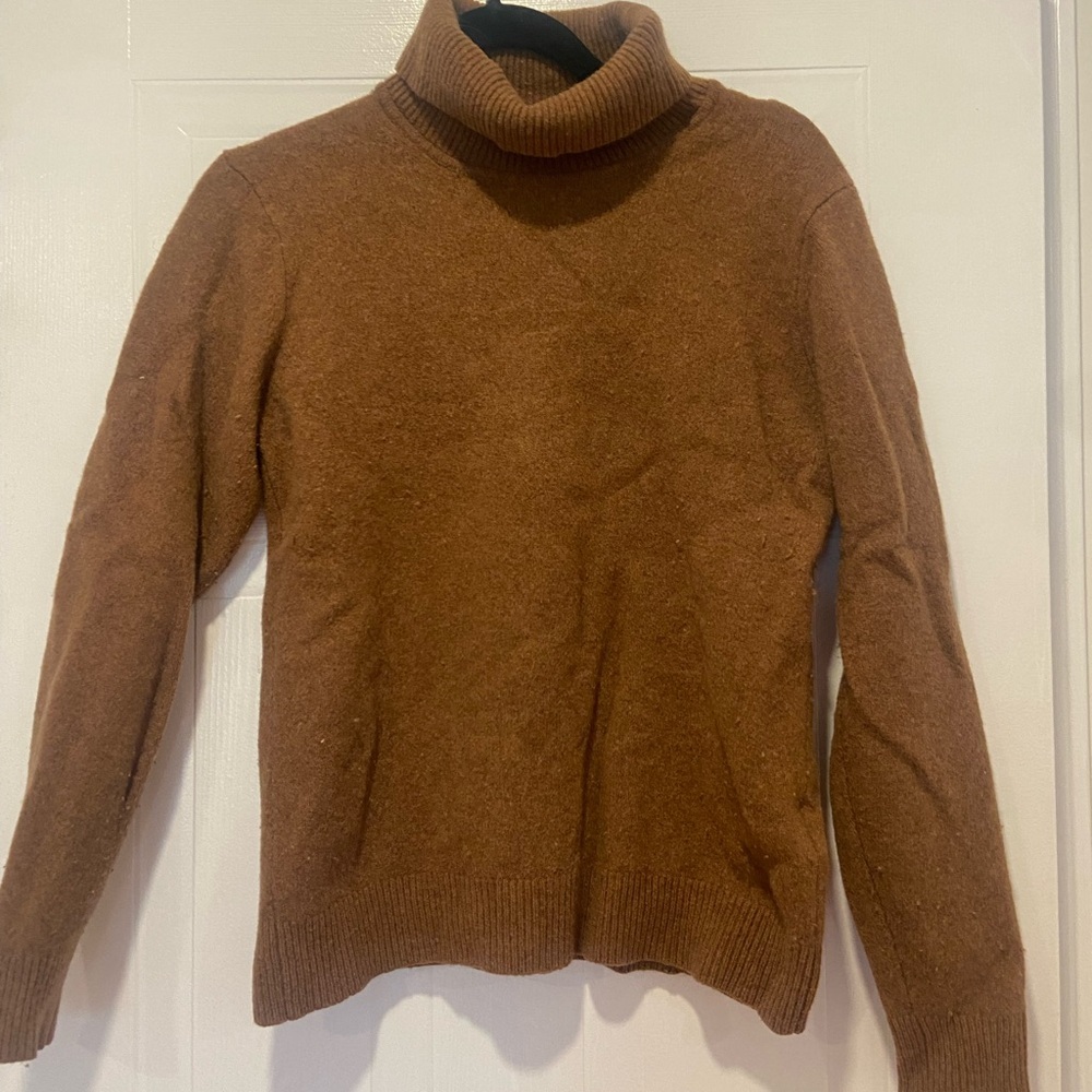 Uniqlo Brown Turtleneck Sweater - Size M